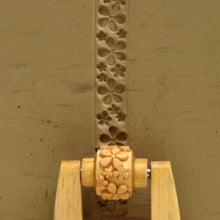 Load image into Gallery viewer, MKM MINI HANDLE ROLLER  - DAISY (MRL-012)
